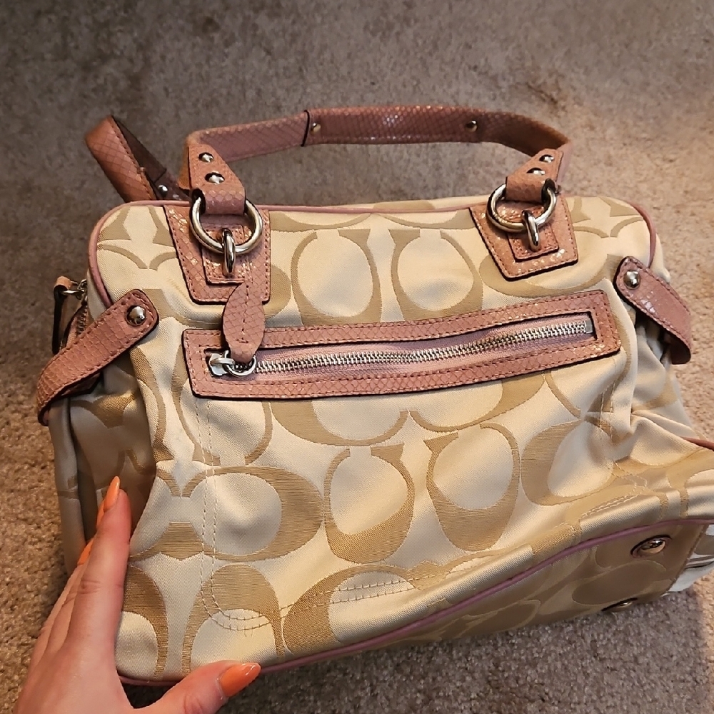 Vintage Coach Beige Canvas Shoulder Bag with Pink Trim - Picture 4 of 6